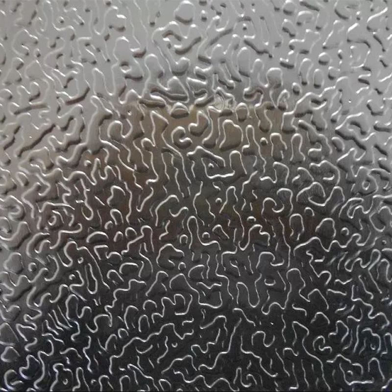 Gros plan sur une surface aluminium gaufrée texturée