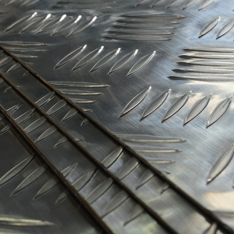 Tôle aluminium damier avec surface antidérapante en relief