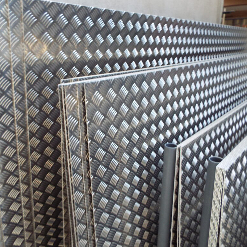 Tôle aluminium damier avec surface antidérapante